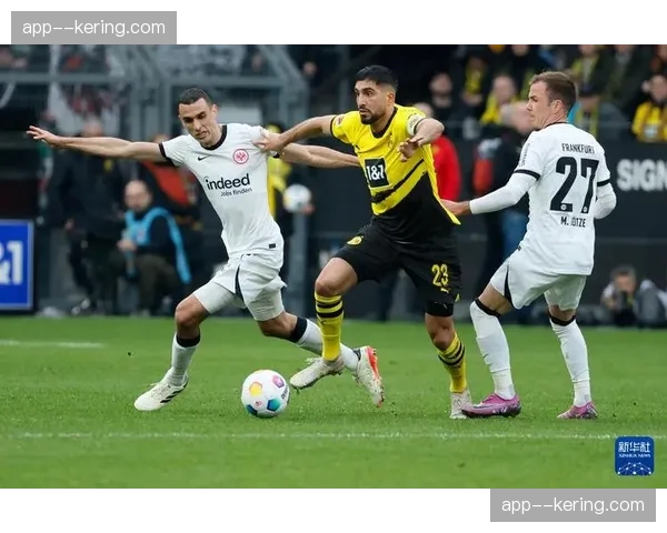 半场：多特蒙德1-0暂时领先法兰克福，阿德耶米开场闪击